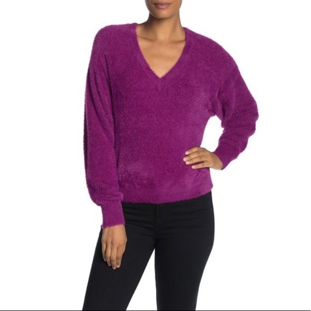 Splendid fuzzy soft v-Neck purple magenta sweater